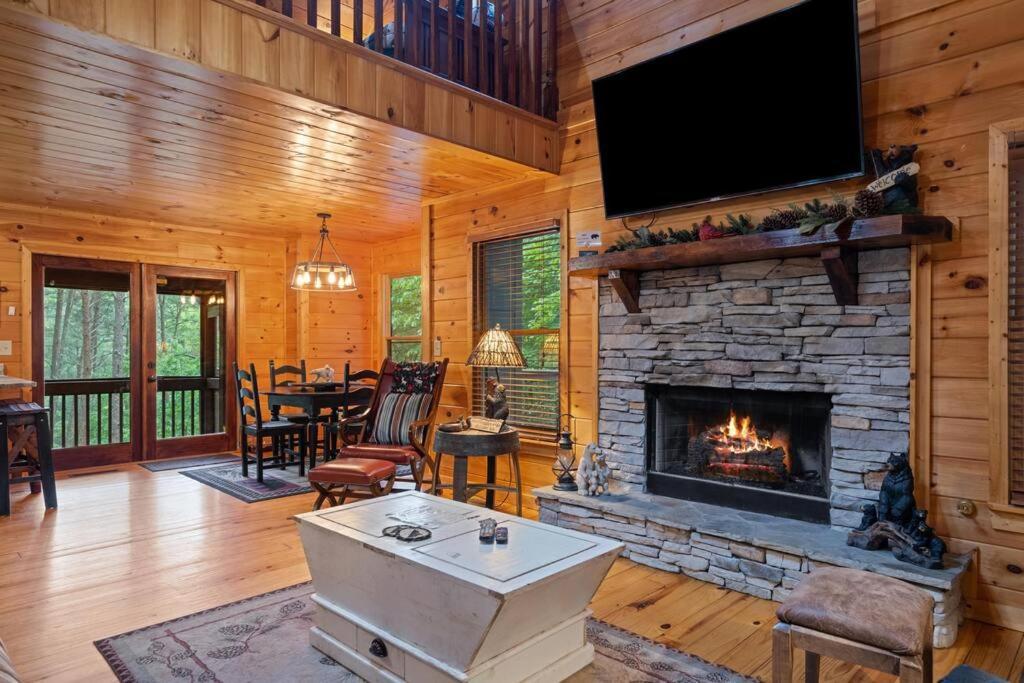 Lakeside Retreat Hot Tub Fishing Hiking Ellijay Bagian luar foto