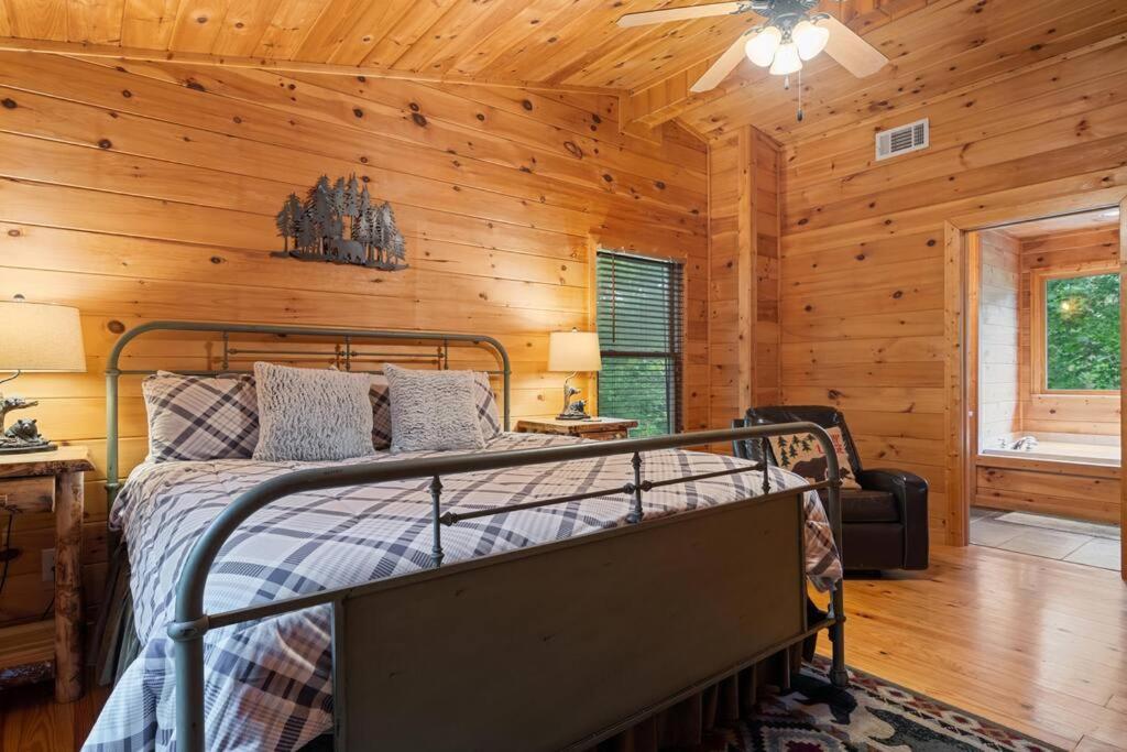 Lakeside Retreat Hot Tub Fishing Hiking Ellijay Bagian luar foto
