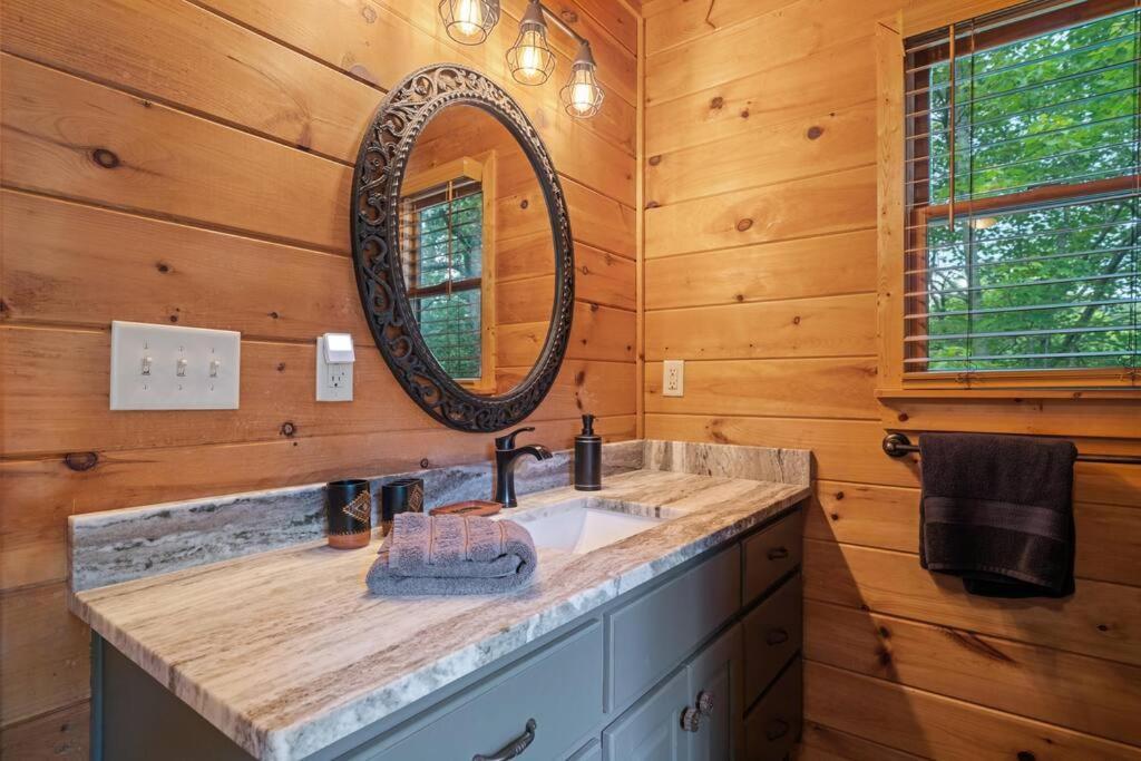 Lakeside Retreat Hot Tub Fishing Hiking Ellijay Bagian luar foto