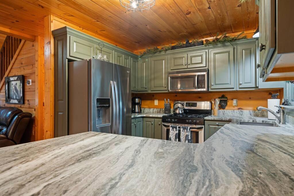 Lakeside Retreat Hot Tub Fishing Hiking Ellijay Bagian luar foto