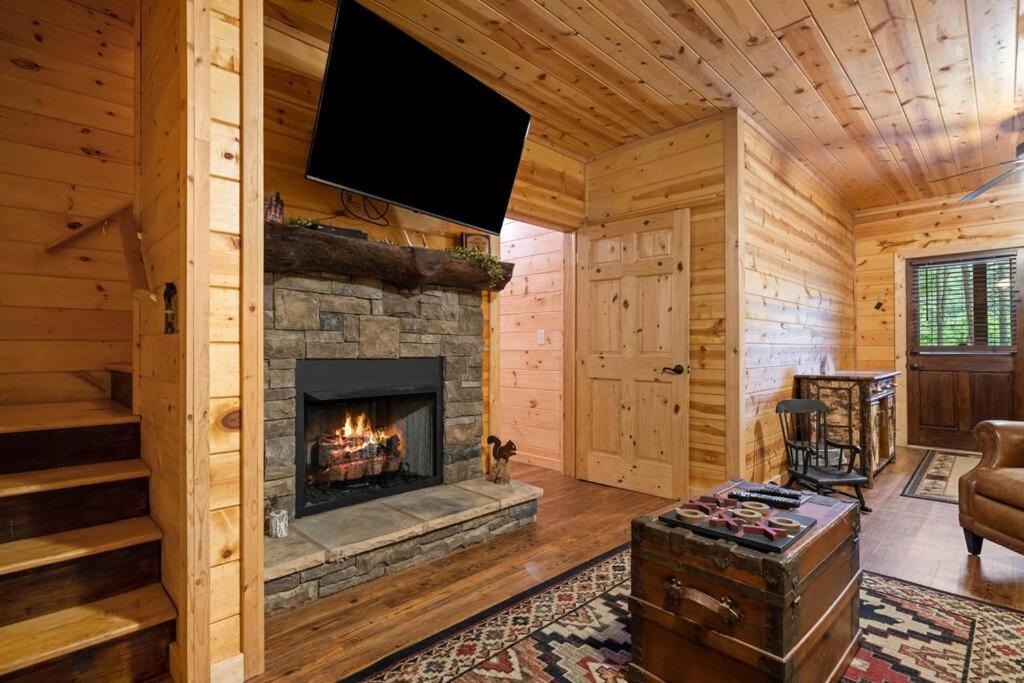 Lakeside Retreat Hot Tub Fishing Hiking Ellijay Bagian luar foto